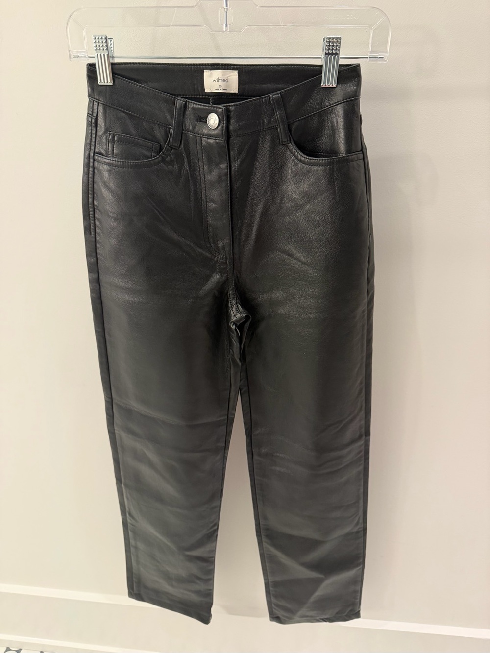 Aritzia Wilfred Melina Black Vegan Leather ankle pants size 00